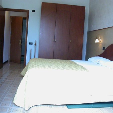 Hotel Calabresi Σαν Μπενεντέτο ντελ Τρόντο Εξωτερικό φωτογραφία
