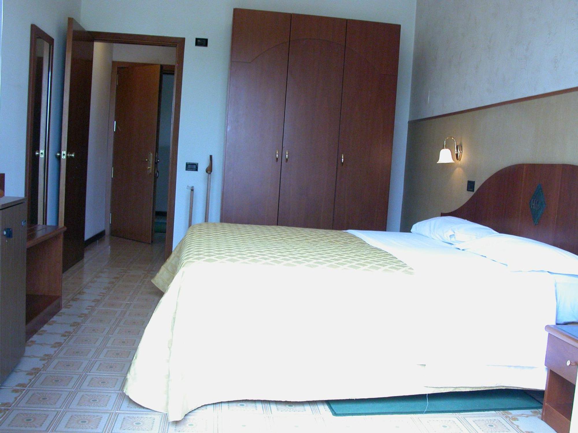 Hotel Calabresi Σαν Μπενεντέτο ντελ Τρόντο Εξωτερικό φωτογραφία