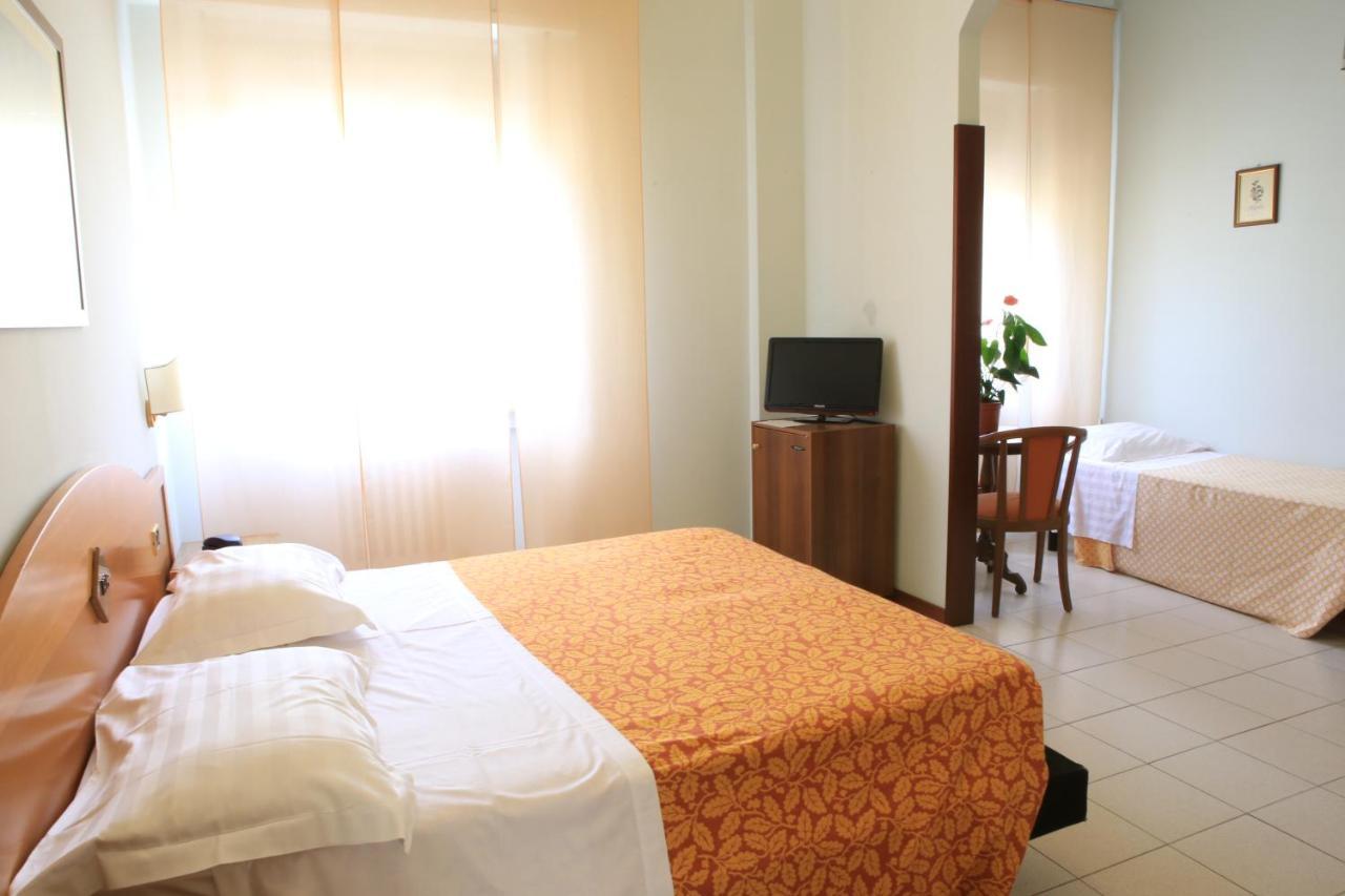 Hotel Calabresi Σαν Μπενεντέτο ντελ Τρόντο Εξωτερικό φωτογραφία